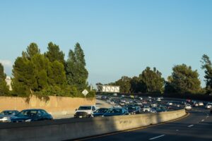 San Antonio, TX - Three-Vehicle Injury Crash with 18-Wheeler on I-35